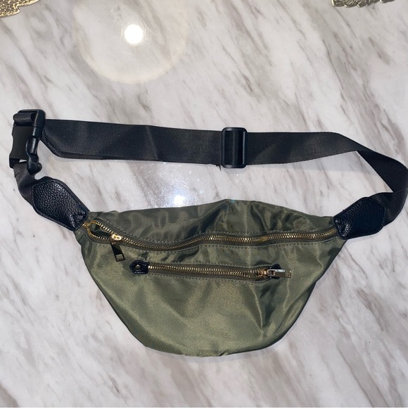 Olive Fanny pack with adjustable strap - Picture 1 of 2